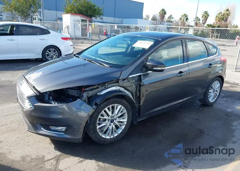 2016 Ford Focus Titanium z USA, uszkodzony, nr VIN 1FADP3N22GL254672